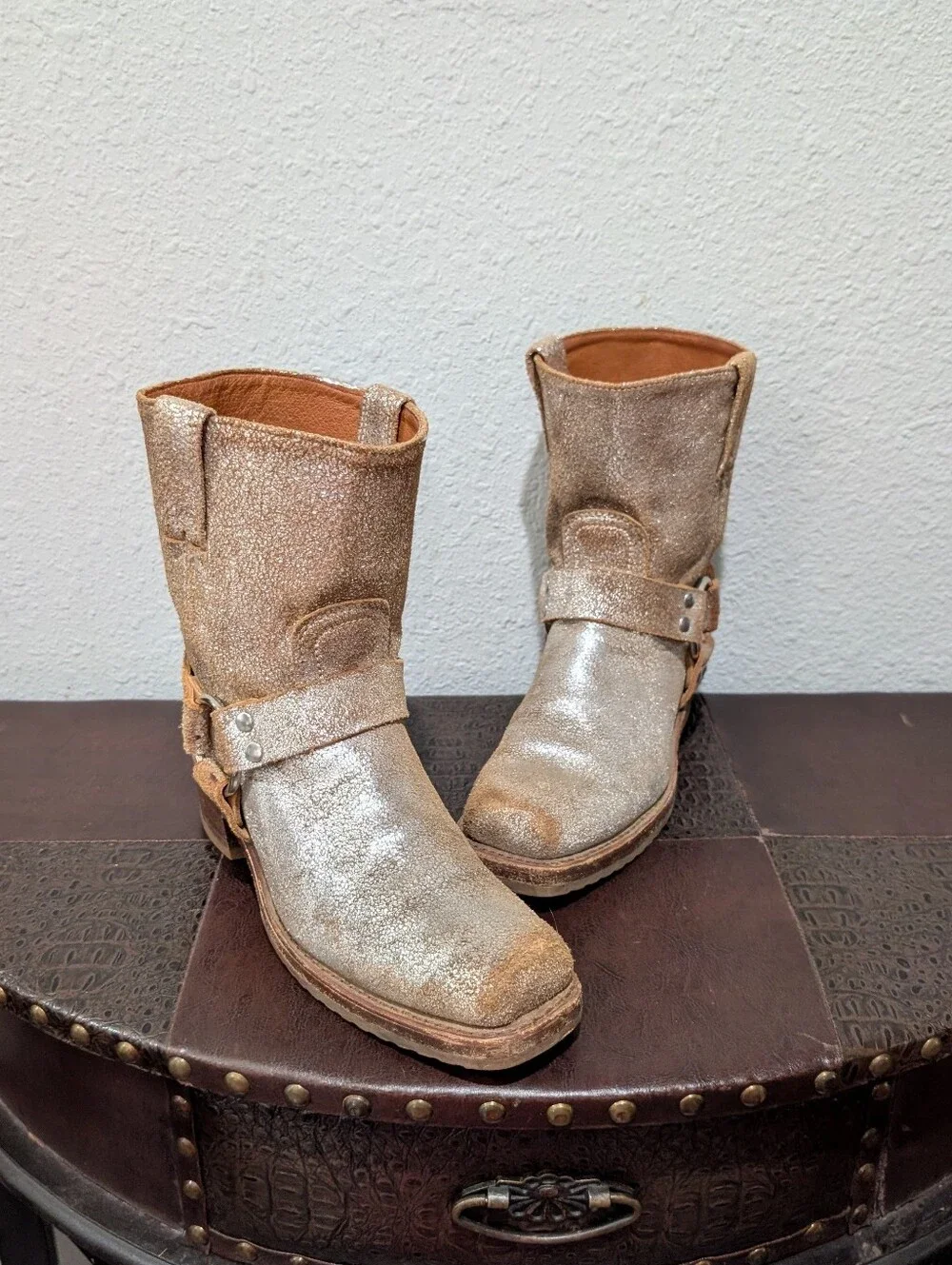 Frye Harness 8G Glitter Silver Tan Pull On Metallic Cowboy Short Boot Size 7.5